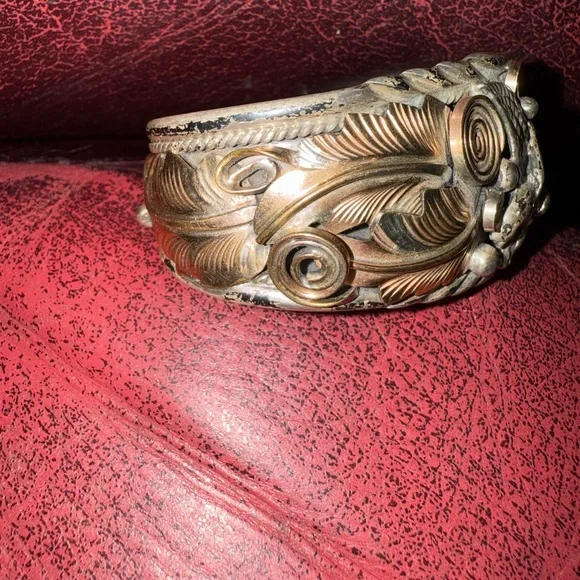 CHEE Native American Navajo Sterling Silver & Gold Appliques Eagle Cuff Bracelet - Picture 4 of 16